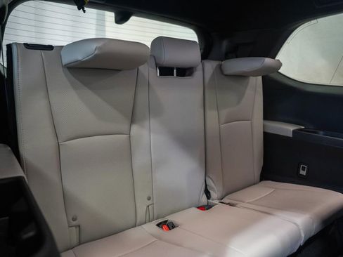 Used 2025 Toyota Grand Highlander AWD Hybrid image 39