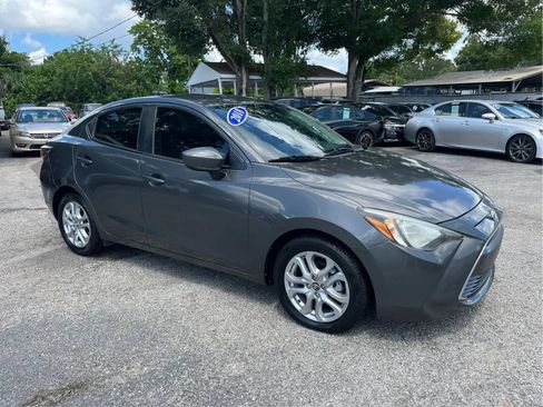 Used 2018 Toyota Yaris iA FWD image 3
