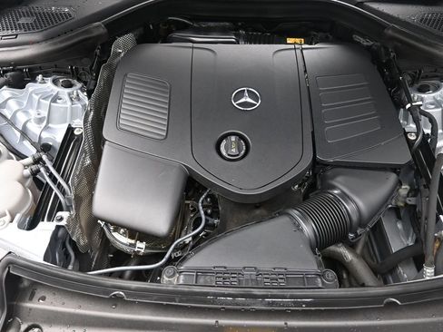 Used 2024 Mercedes-Benz GLC 300 4MATIC image 32