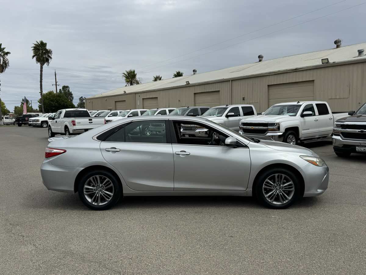 Used 2017 Toyota Camry SE FWD image 11