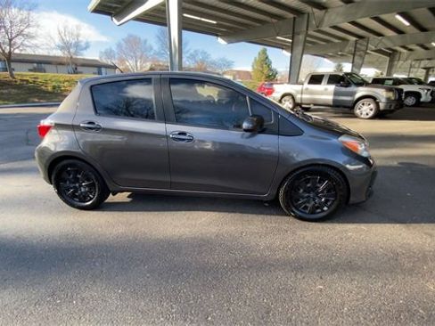 Used 2013 Toyota Yaris L image 9