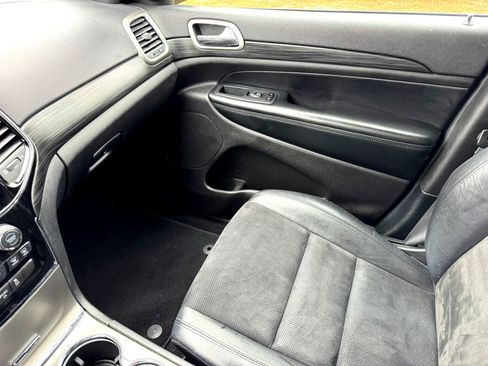 Used 2020 Jeep Grand Cherokee Altitude image 28