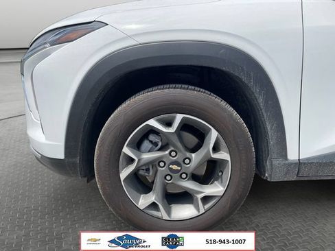 Used 2025 Chevrolet Trax LT w/ Driver Confidence Package FWD image 9