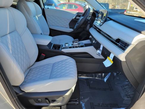 New 2025 Mitsubishi Outlander SEL image 9