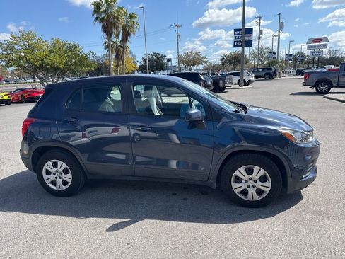 Used 2019 Chevrolet Trax LS image 7