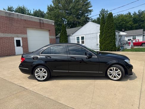 Used 2014 Mercedes-Benz C 300 4MATIC Sedan image 4