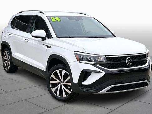 Used 2024 Volkswagen Taos SE image 3