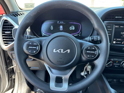 Used 2025 Kia Soul LX w/ LX Technology Package FWD image 27