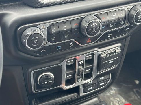 Used 2023 Jeep Wrangler Unlimited Sahara w/ Cold Weather Group AWD/4WD image 32