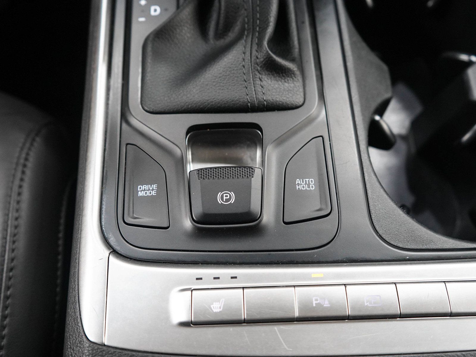 Used 2025 Kia Carnival FWD image 26