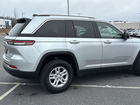 Used 2022 Jeep Grand Cherokee Laredo w/ Luxury Tech Group I image 5