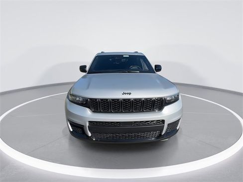 New 2025 Jeep Grand Cherokee L Altitude image 3