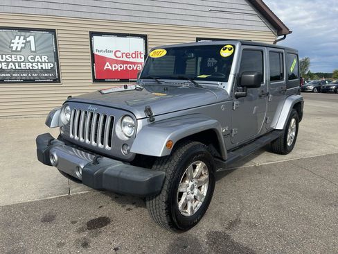 Used 2017 Jeep Wrangler Unlimited Sahara w/ Dual Top Group AWD/4WD image 3