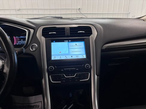 Used 2017 Ford Fusion SE w/ Fusion SE Technology Package FWD image 36