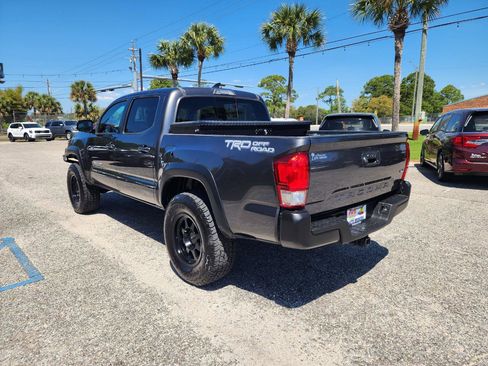 Used 2017 Toyota Tacoma TRD Off-Road w/ Tow Package image 3