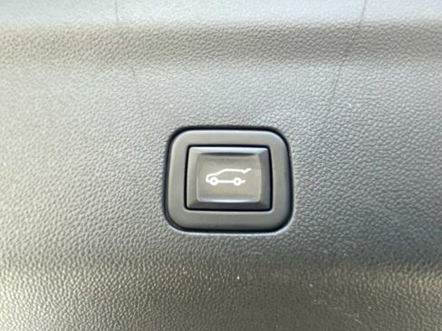 Used 2022 Chevrolet Tahoe LT w/ Luxury Package RWD image 10