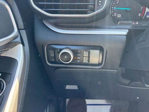 Used 2022 Ford Explorer XLT w/ Equipment Group 202A AWD/4WD image 18