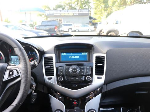 Used 2016 Chevrolet Cruze LT FWD image 19