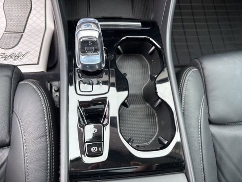 Certified 2023 Volvo XC40 B5 Plus w/ Driver Assist Package AWD/4WD image 27
