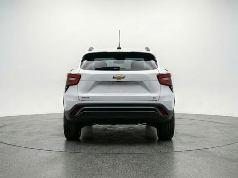 Used 2025 Chevrolet Trax LT w/ LT Convenience Package FWD image 7
