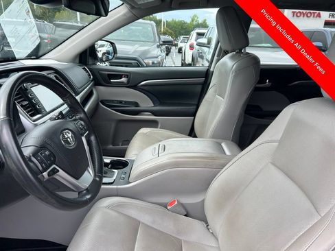 Used 2017 Toyota Highlander Limited AWD/4WD image 2