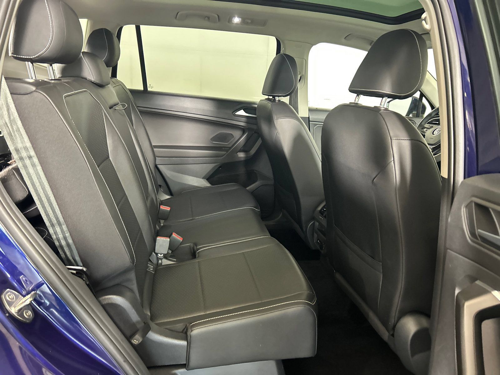 Used 2021 Volkswagen Tiguan SE w/ Panoramic Sunroof Package AWD/4WD image 32