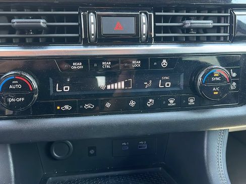 Used 2023 Nissan Pathfinder Platinum AWD/4WD image 16
