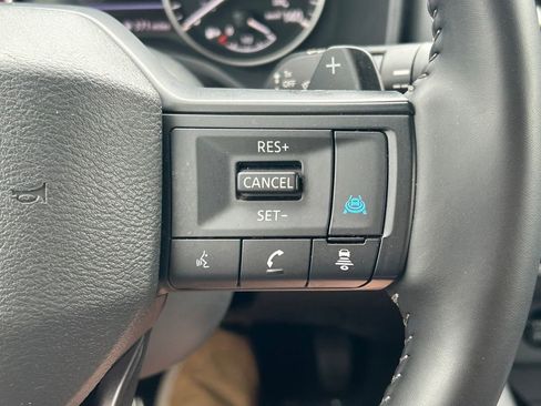 Used 2025 Nissan Rogue SV FWD image 33