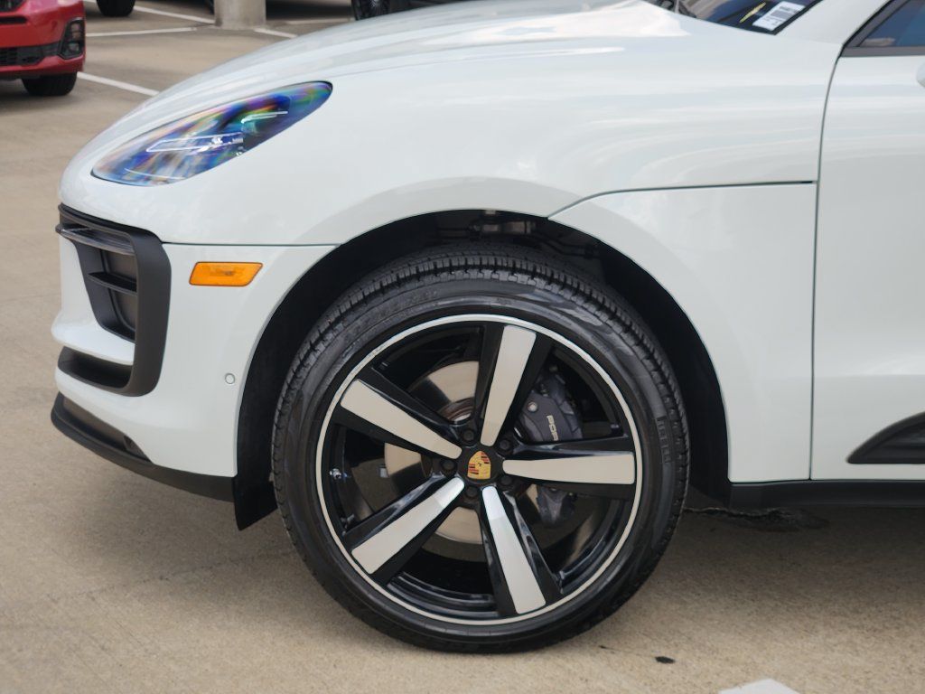 Used 2024 Porsche Macan Turbo AWD/4WD image 8