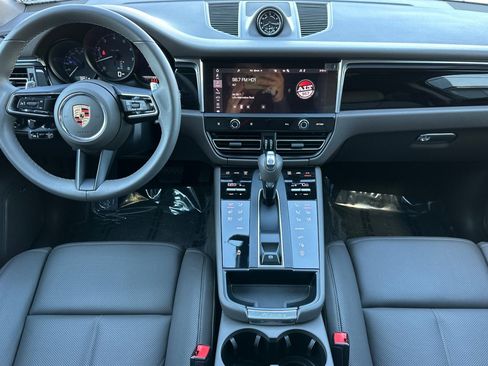 Used 2025 Porsche Macan Base image 6