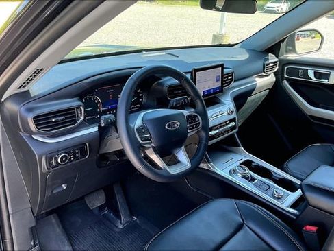 Used 2024 Ford Explorer XLT w/ Equipment Group 202A AWD/4WD image 12