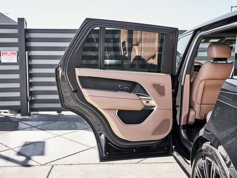 Used 2025 Land Rover Range Rover Long Wheelbase SE image 26