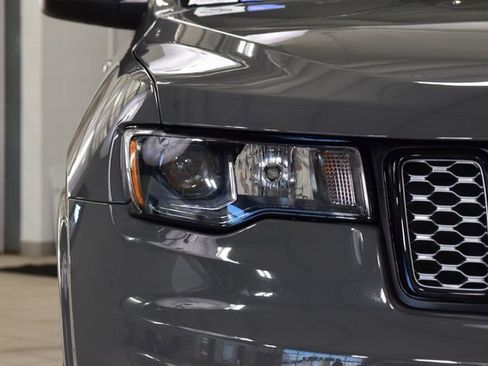 Used 2020 Jeep Grand Cherokee Altitude image 12