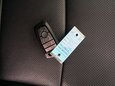 Used 2023 Ford F250 Lariat w/ Black Appearance Package image 41