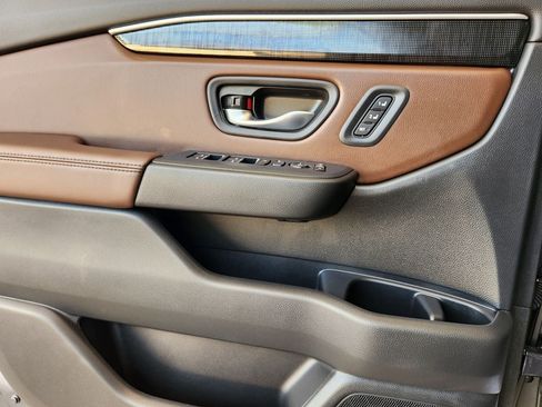 Used 2025 Honda Pilot Elite image 22