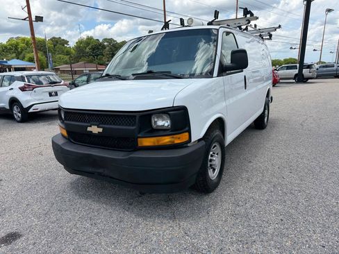Used 2017 Chevrolet Express 2500 RWD image 8