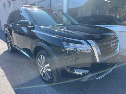 Used 2022 Nissan Pathfinder Platinum w/ Cargo Package image 2