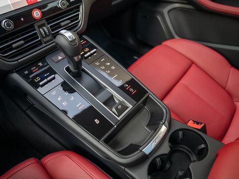 Certified 2026 Porsche Macan AWD/4WD image 20