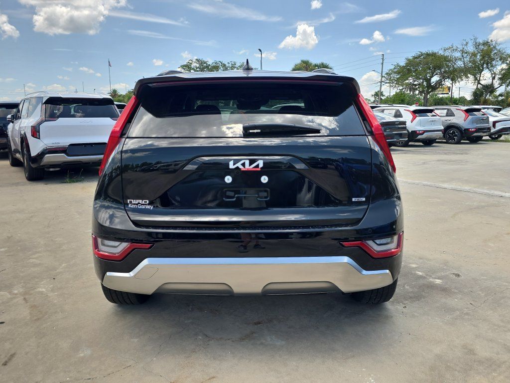 New 2026 Kia Niro SX Touring FWD image 7