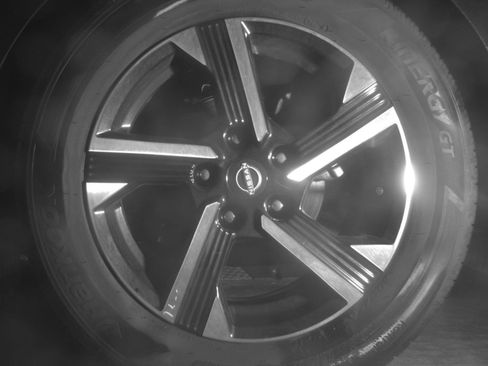 Used 2025 Nissan Sentra SV FWD image 14