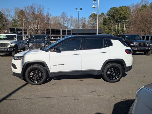 Used 2023 Jeep Compass Altitude image 8