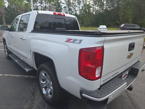Used 2017 Chevrolet Silverado 1500 LTZ Z71 w/ LTZ Plus Package AWD/4WD image 4