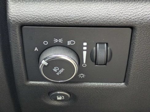 Used 2020 Jeep Grand Cherokee Overland RWD image 26