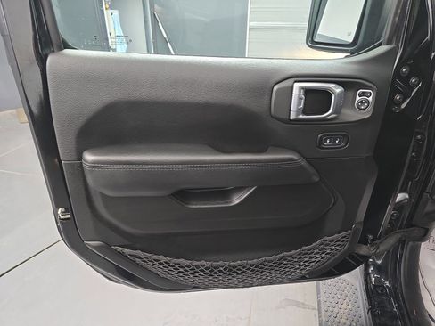 Used 2022 Jeep Wrangler Unlimited Sahara image 39