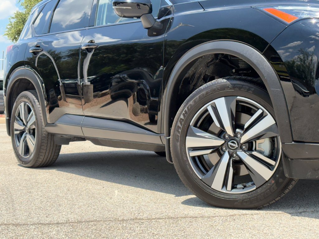 Certified 2025 Nissan Rogue SL w/ Tech Package AWD/4WD image 2
