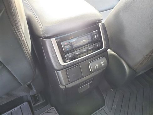 Used 2019 Subaru Ascent Limited image 12