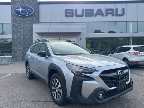 Used 2023 Subaru Outback Premium AWD/4WD image 1