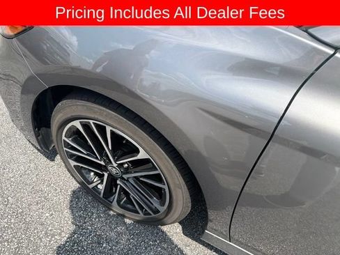 Used 2025 Toyota Camry XLE FWD image 5