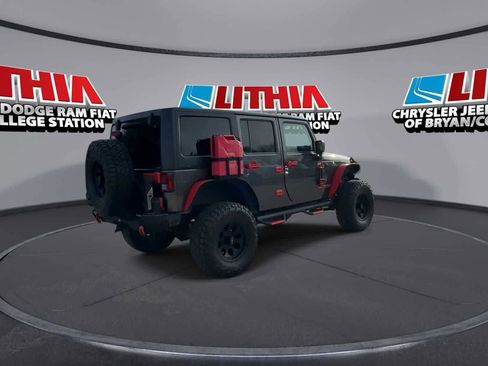 Used 2016 Jeep Wrangler Unlimited Rubicon w/ Connectivity Group AWD/4WD image 8