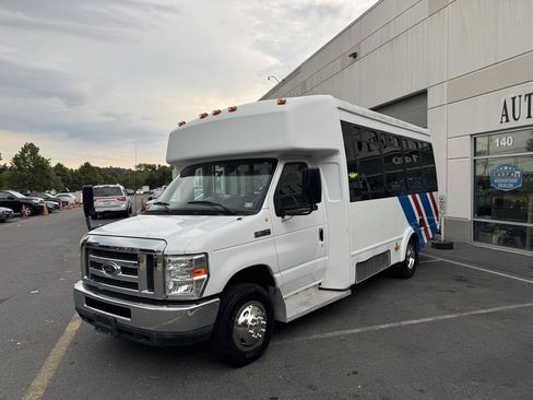 Used 2012 Ford E-350 and Econoline 350 Super Duty w/ Shuttle Bus Prep Pkg RWD image 9